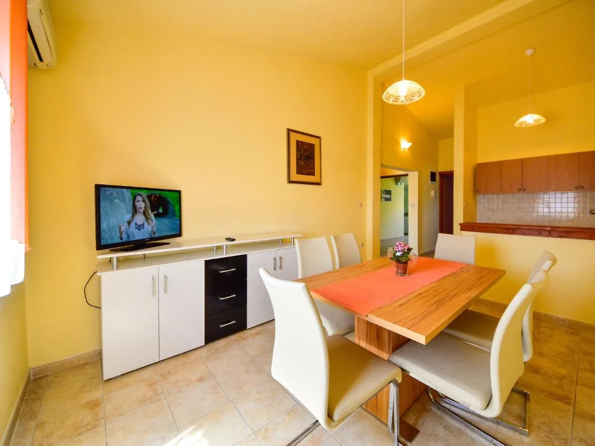 Apartment Fani-4 By Interhome
